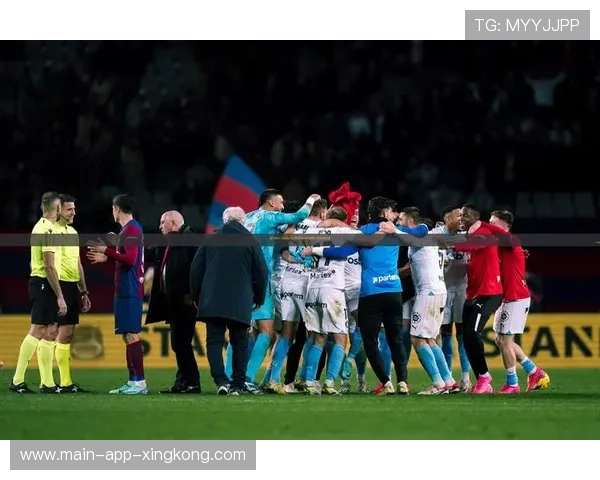 切尔西中场的插上直塞为前锋制造单刀机会并转化为进球