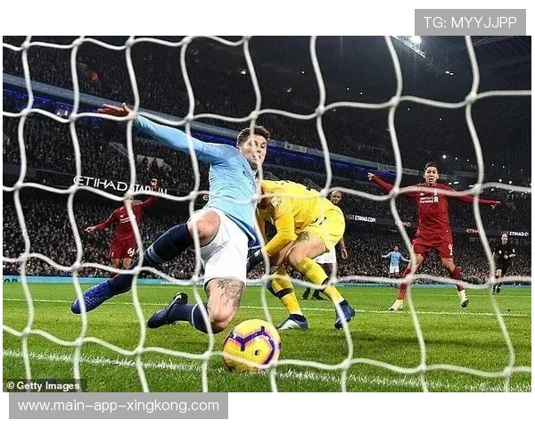 曼城斯通斯禁区前沿重炮轰门,伊蒂哈德又一次被点燃